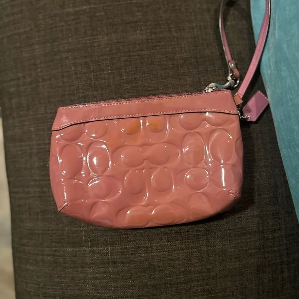 Coach wristlet - final reduction - Picture 3 of 4